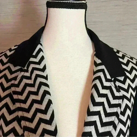 Karen Kane Chevron Print Single Button Blazer Women’s Size Small Black White - Picture 2 of 9